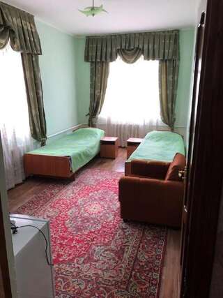 Гостевой дом Guest house Visit Чолпон-Ата Просторный двухместный номер с 2 отдельными кроватями-7